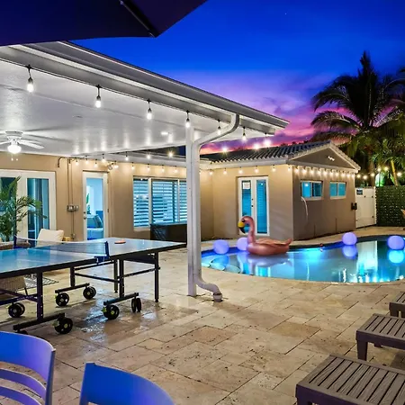 6Br Paradise: Pool Games & Relaxation